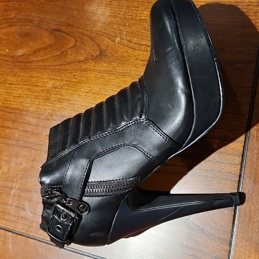 Guess black leather booties